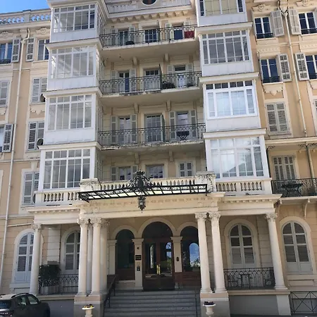 Studio 32 M2 Au Splendide, Centre-Ville, Avec Parking, Proche Des Thermes アパート